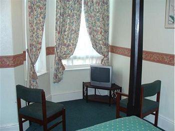 Belmont Hotel Рексем Экстерьер фото
