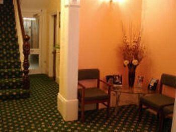 Belmont Hotel Рексем Экстерьер фото