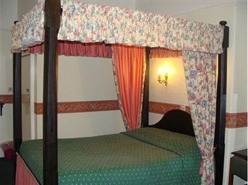 Belmont Hotel Рексем Экстерьер фото
